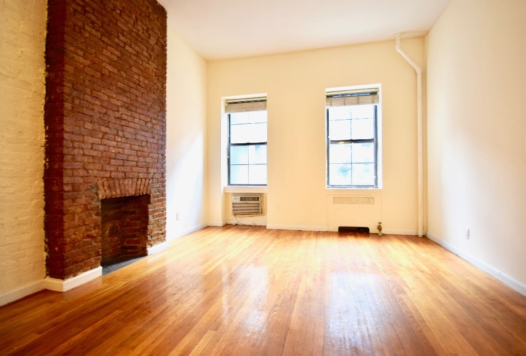 275 West 22nd Street - Photo 3