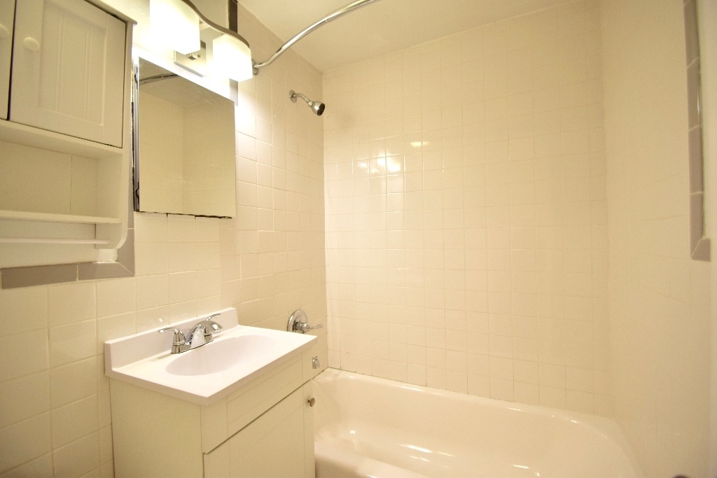 275 West 22nd Street - Photo 13