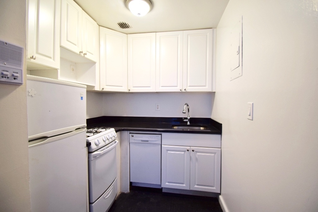 275 West 22nd Street - Photo 4