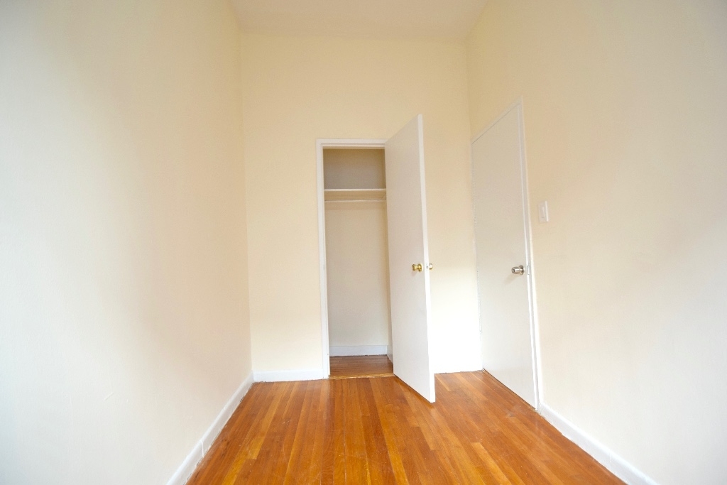 275 West 22nd Street - Photo 12