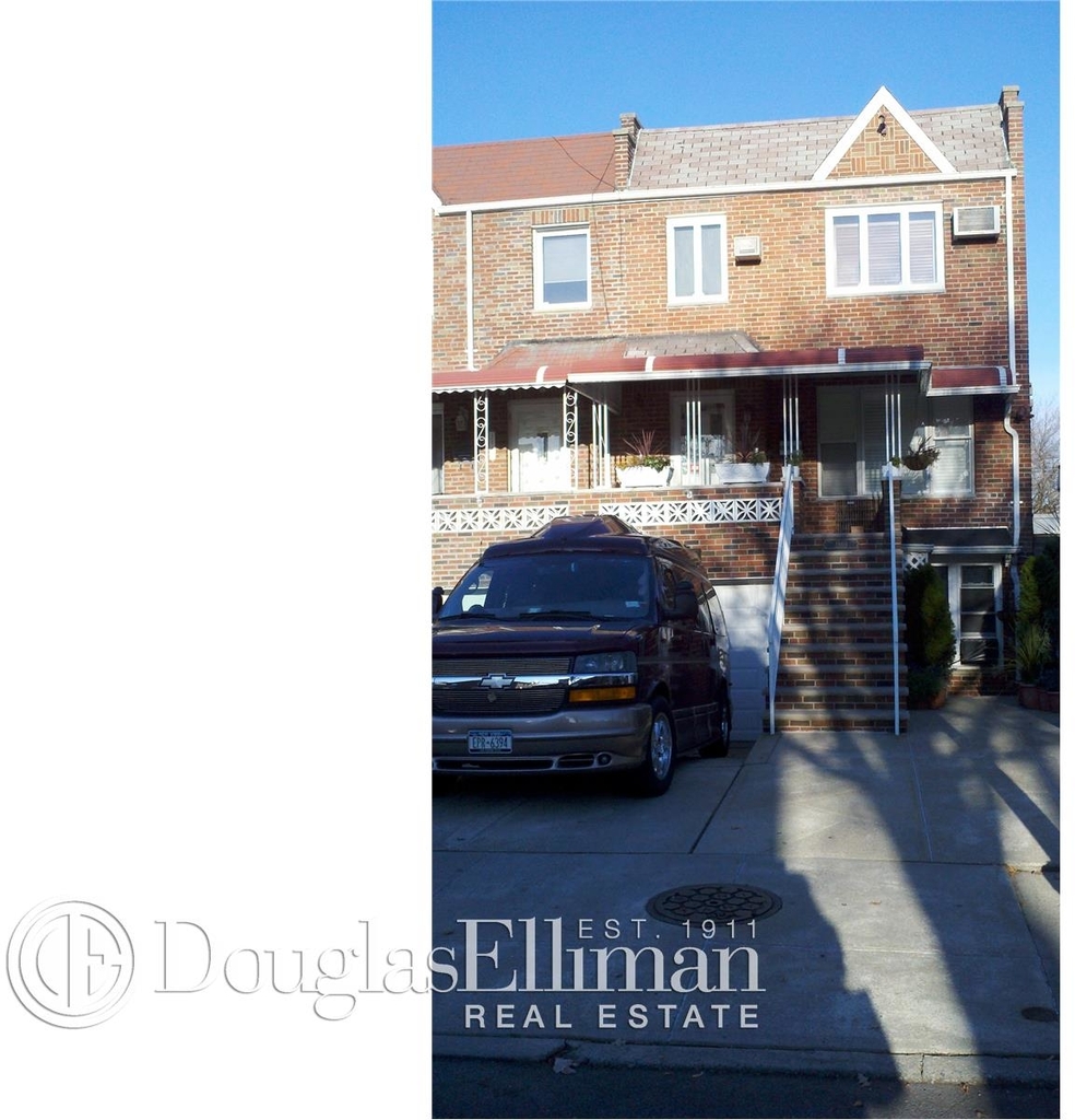 1869 East 32nd St - Photo 8