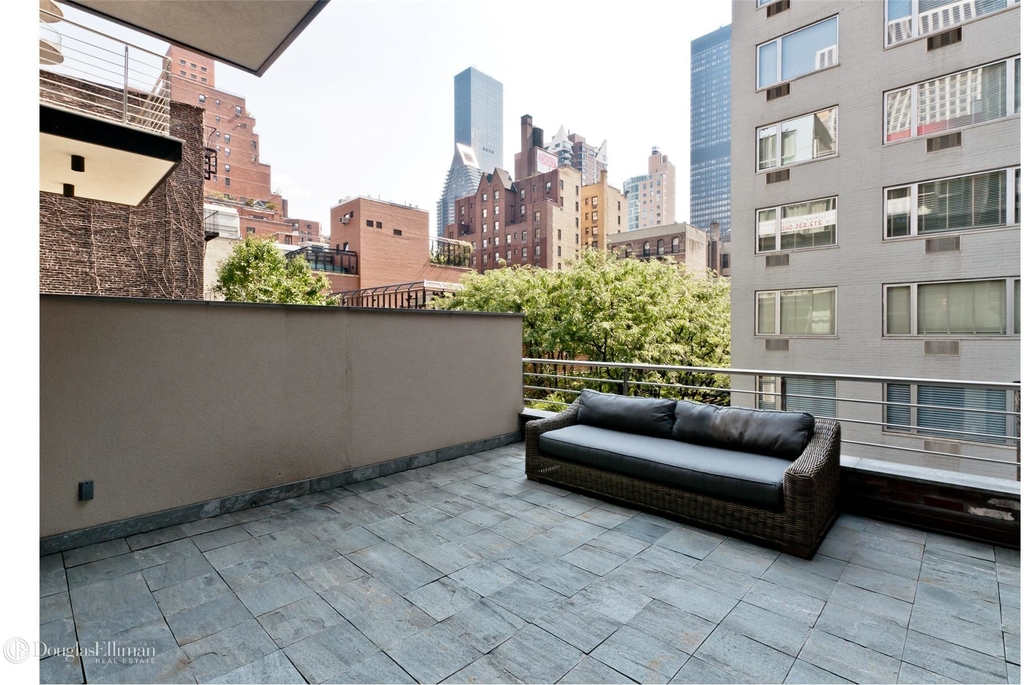 214-216 East 52nd St - Photo 2