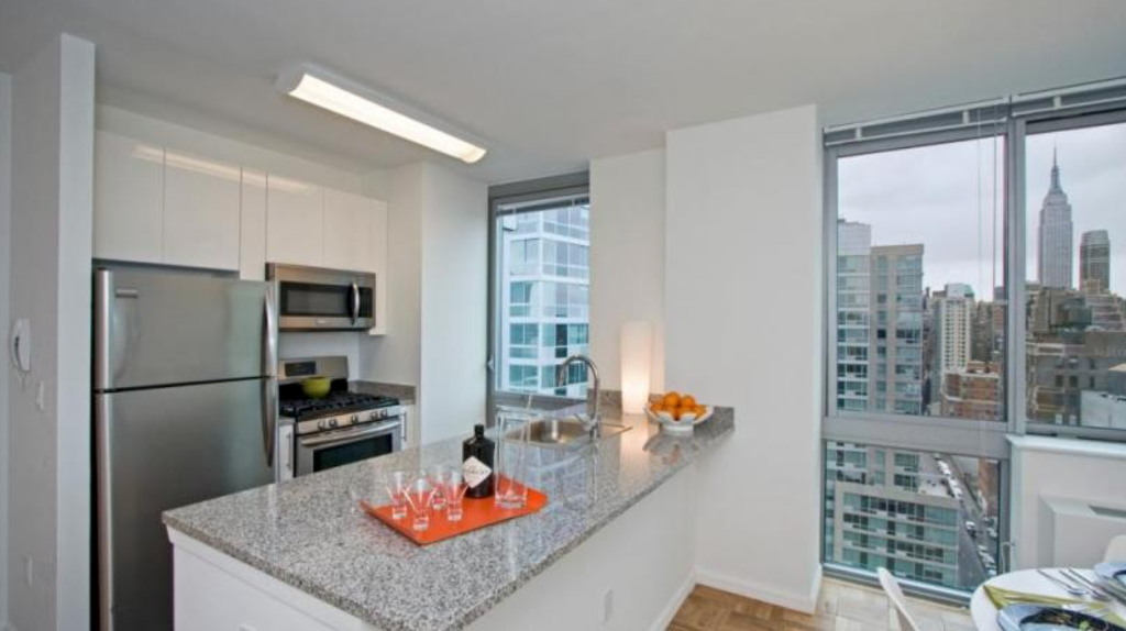 505 West 37th Street - Photo 3