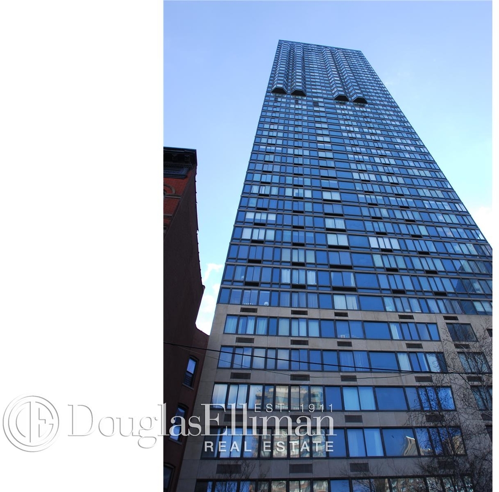 300 East 93rd St - Photo 6