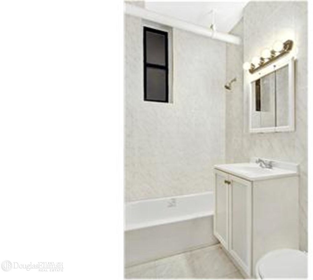 330 East 70th St - Photo 3