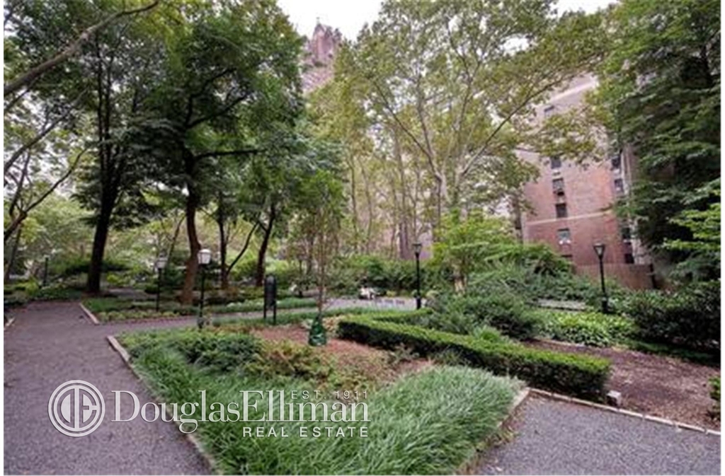 45 Tudor City Pl - Photo 6