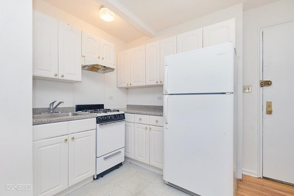 514 Ocean Parkway  - Photo 2