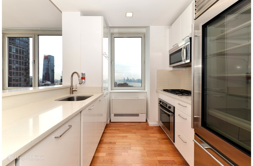 635 West 42nd St - Photo 2