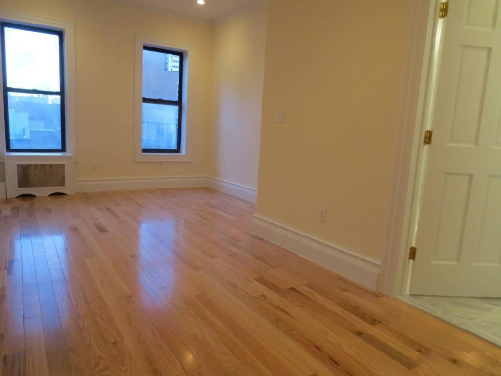 299 10th Ave. - Photo 1