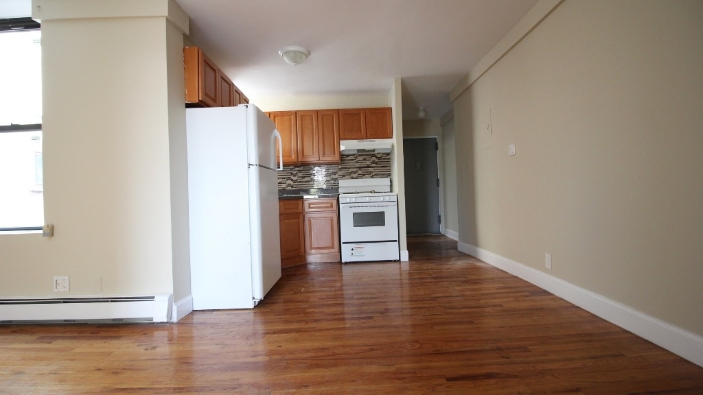 951 Putnam Ave - Photo 3