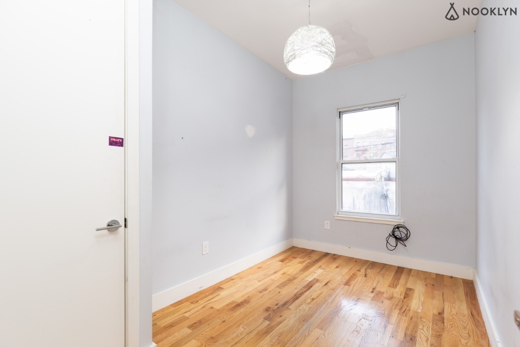 528 Grand St  - Photo 5