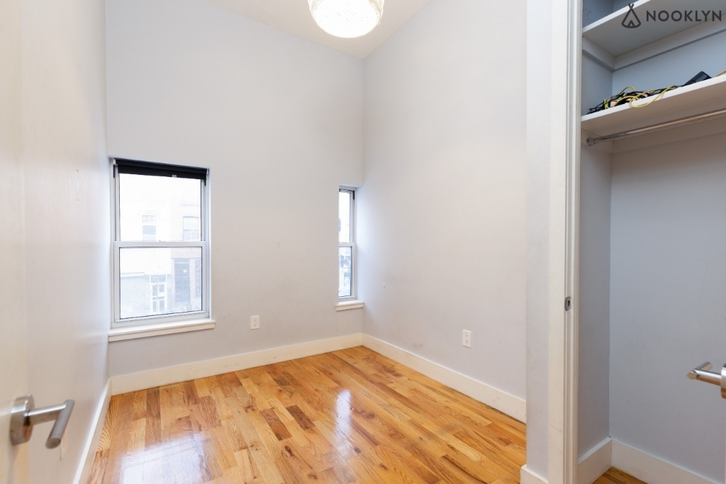 528 Grand St  - Photo 2