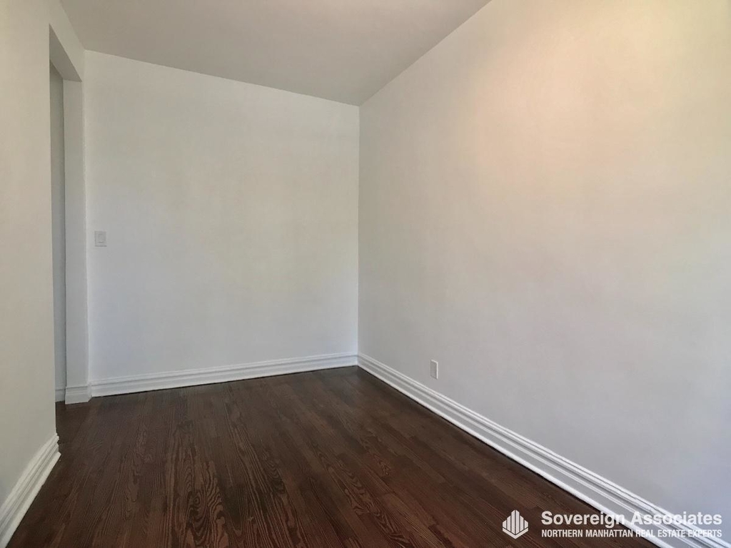 3240 Henry Hudson Parkway East - Photo 8