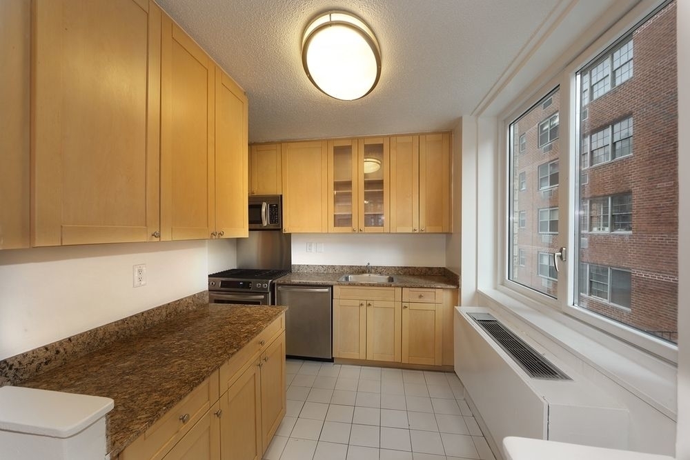 115 East 34th Street - Photo 1