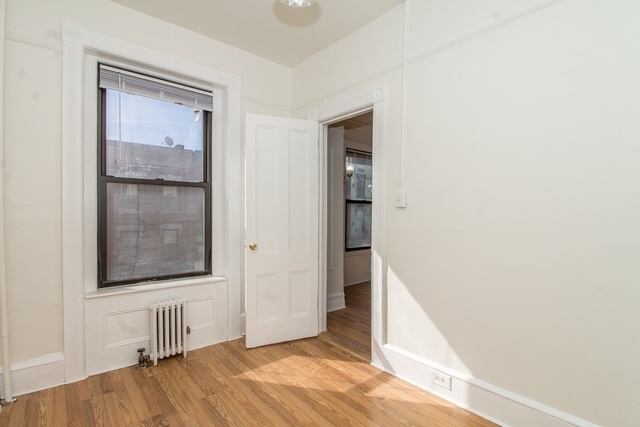 708 Manhattan Avenue - Photo 8