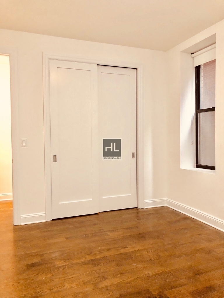 200 West 58th Street - Photo 7