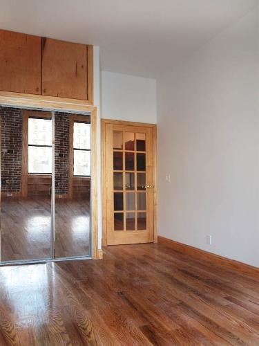 324 East 52nd - Photo 2