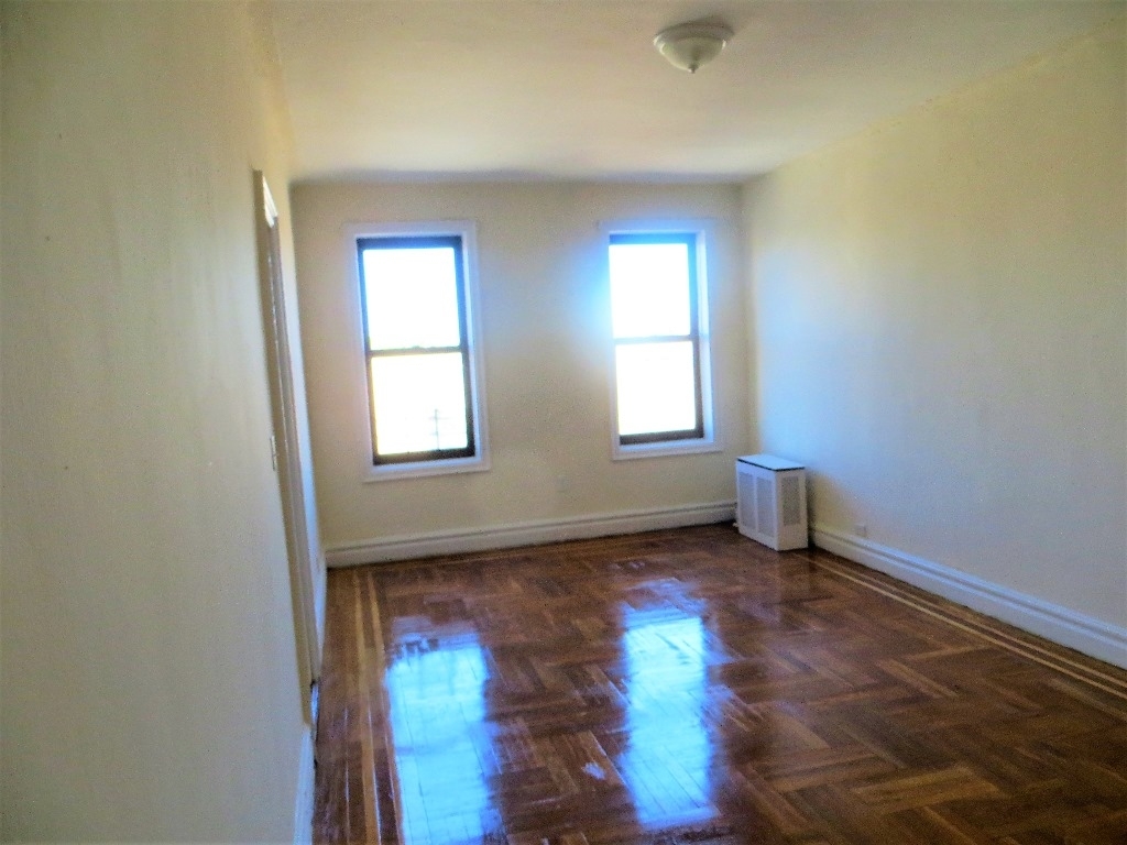 2138 Wallace Ave - Photo 3