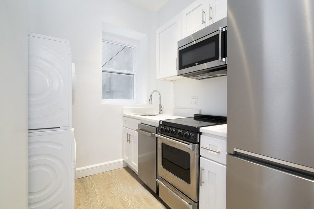 138 Ludlow Street - Photo 1