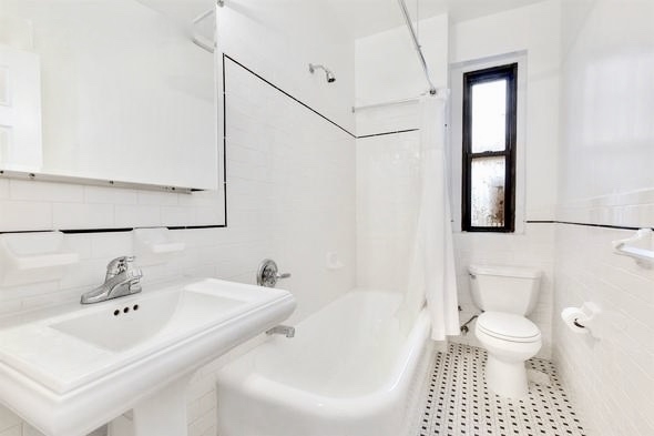 218 W 10th St - Photo 3