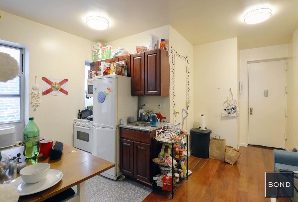 520 East 11th Street - Photo 2