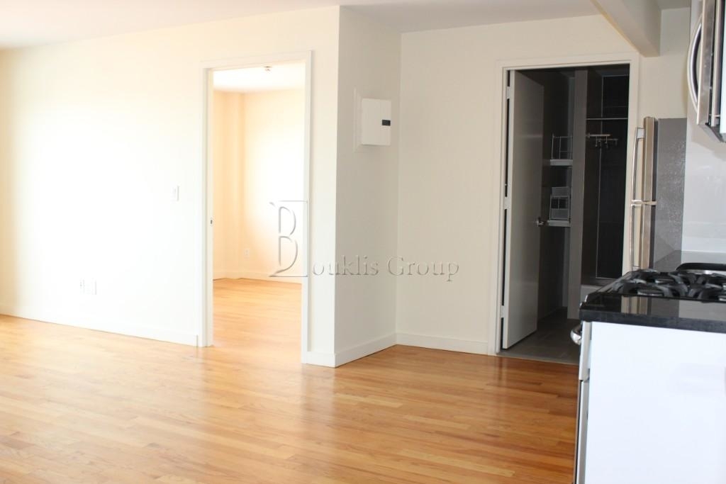 23-15 Astoria Blvd - Photo 1