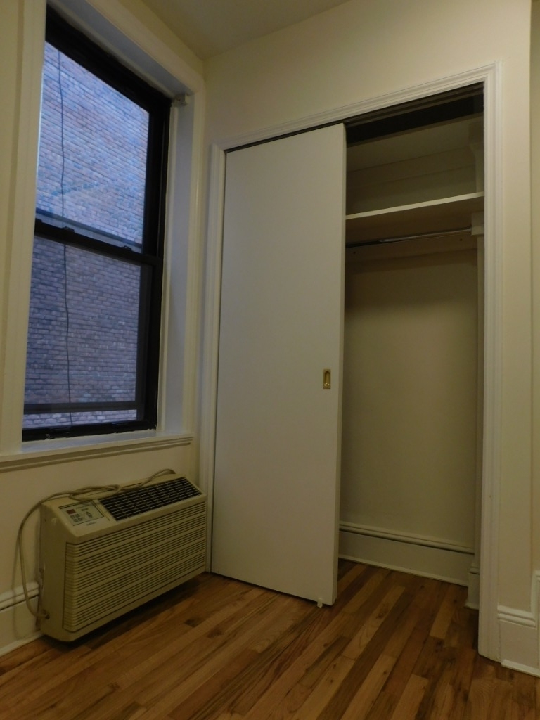 326 East 58th Street - Photo 3