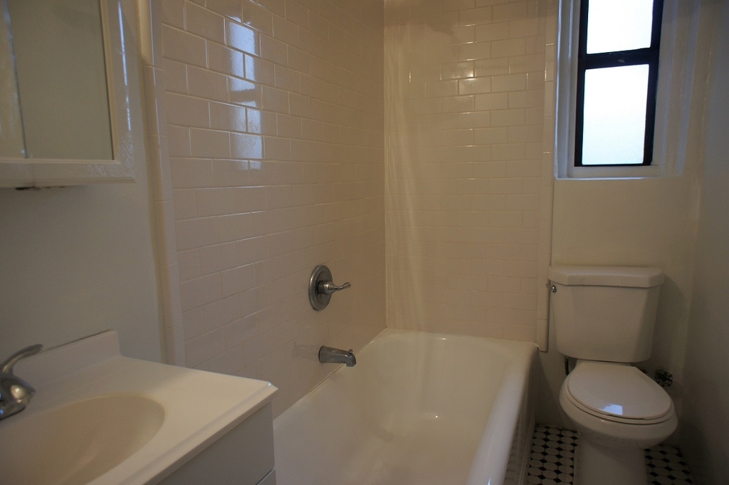 3073 Buhre Avenue - Photo 6