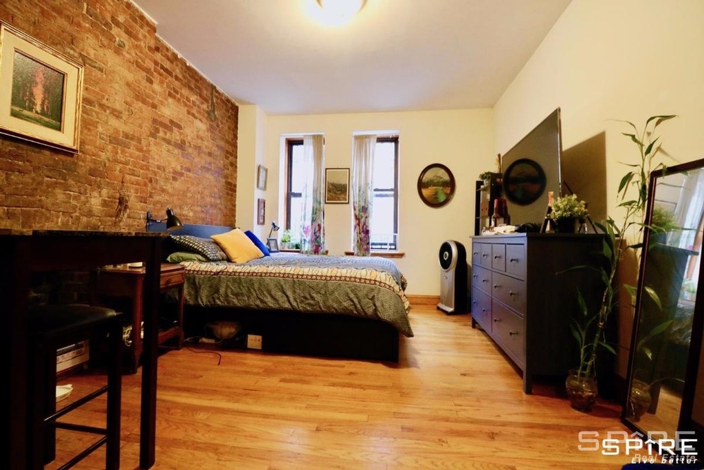 118 West 69th Street - Photo 5