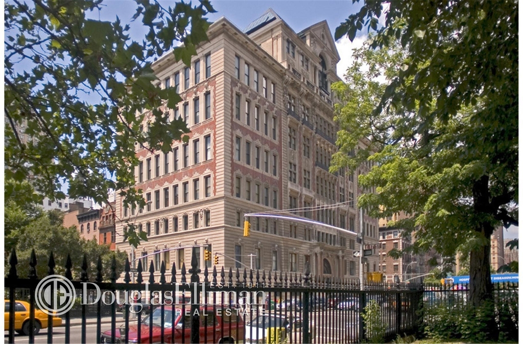 305 Second Avenue - Photo 9