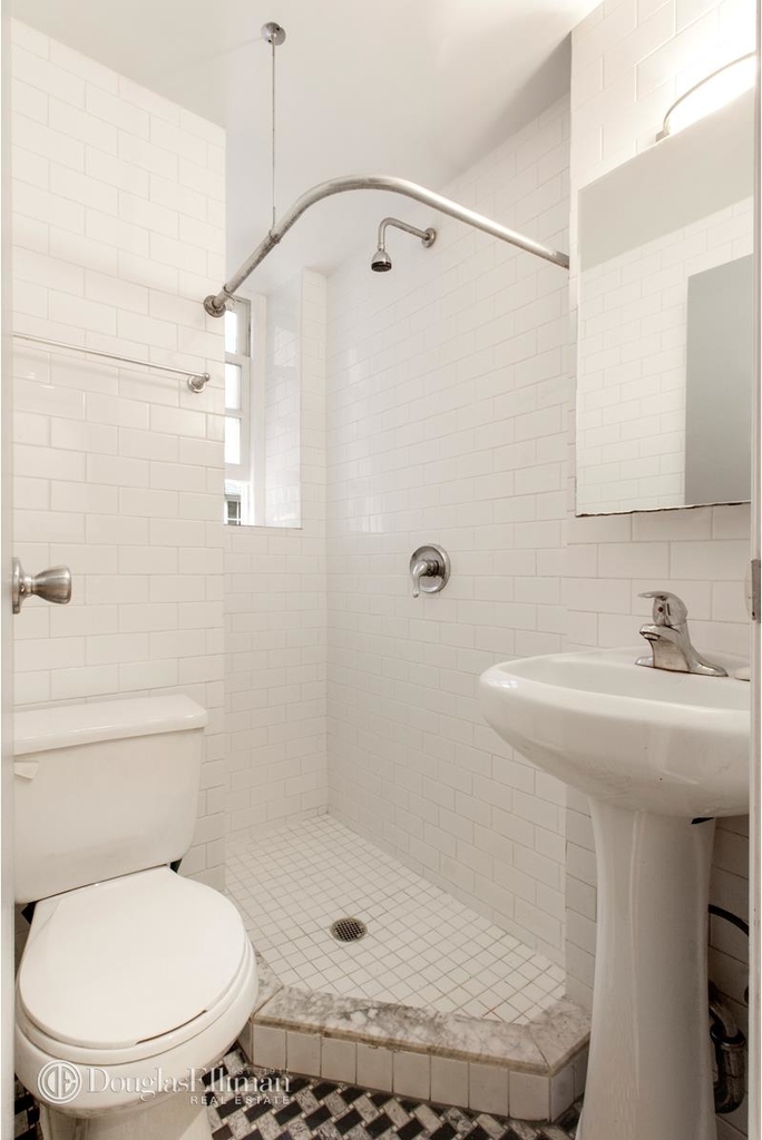 516 East 78th St - Photo 1