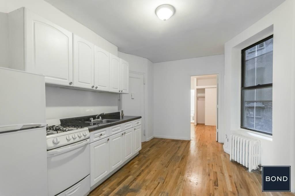 East 91st Street - Photo 2