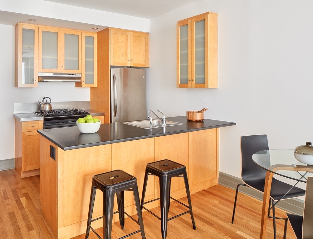 Cobble Hill 1 Bedroom *No Fee + 1 Month Free* - Photo 2