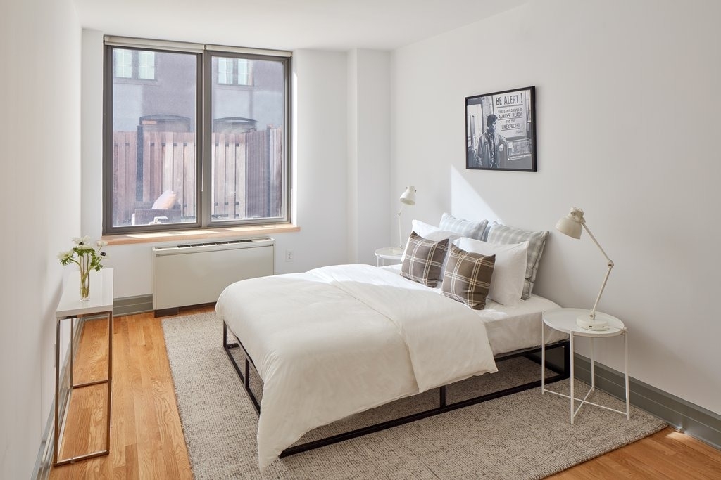 Cobble Hill 1 Bedroom *No Fee + 1 Month Free* - Photo 0