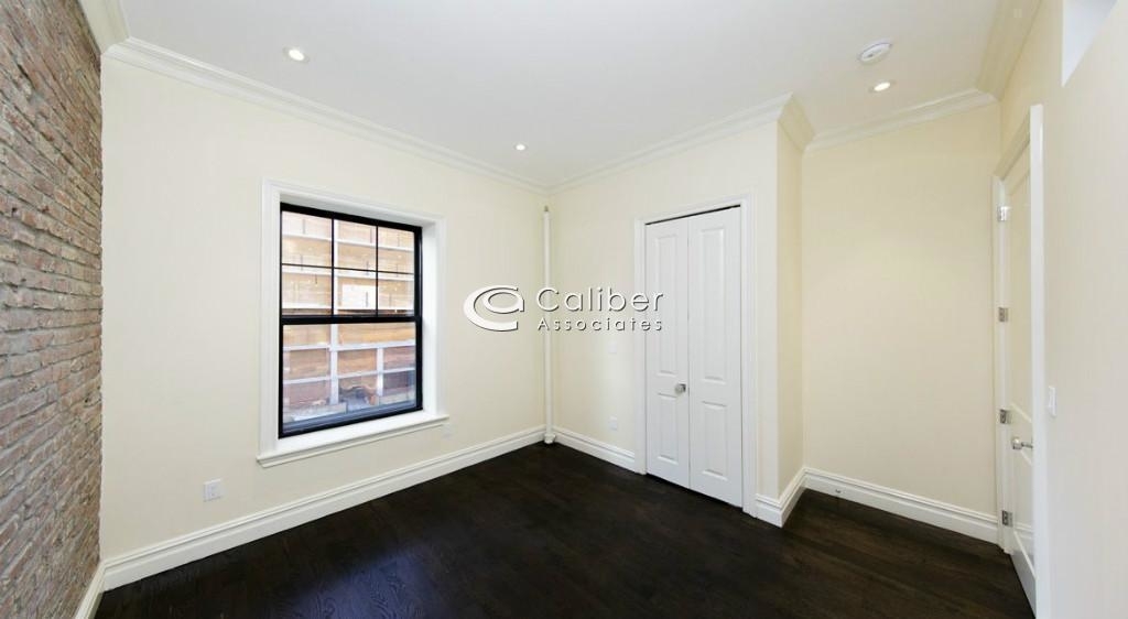 10th Avenue - Photo 1