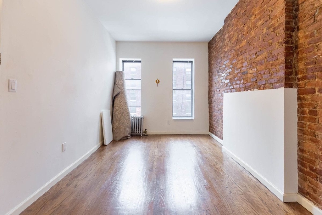 1719 Lexington Avenue - Photo 1