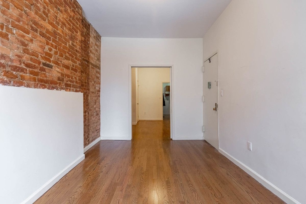 1719 Lexington Avenue - Photo 3