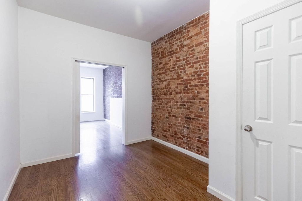 1719 Lexington Avenue - Photo 4