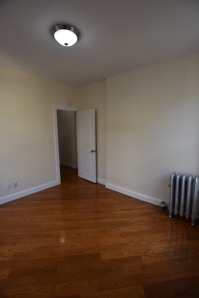 207 West 11th Street - Photo 2