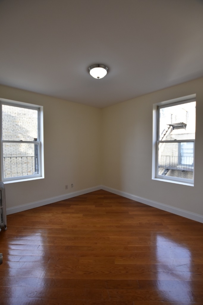 207 West 11th Street - Photo 1