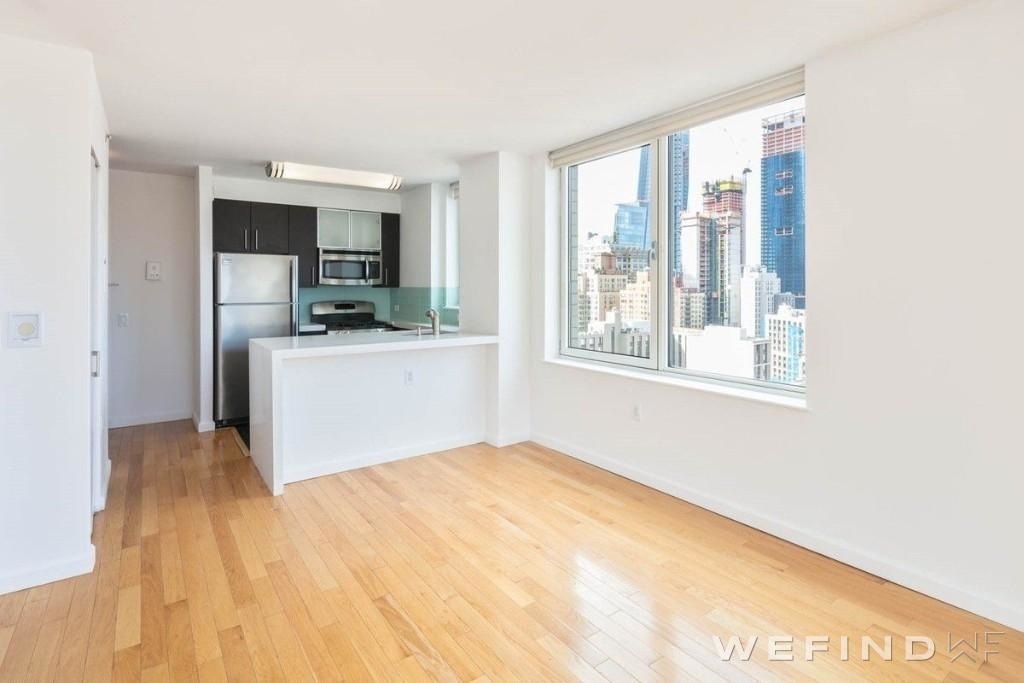 West 37th Street - Photo 1