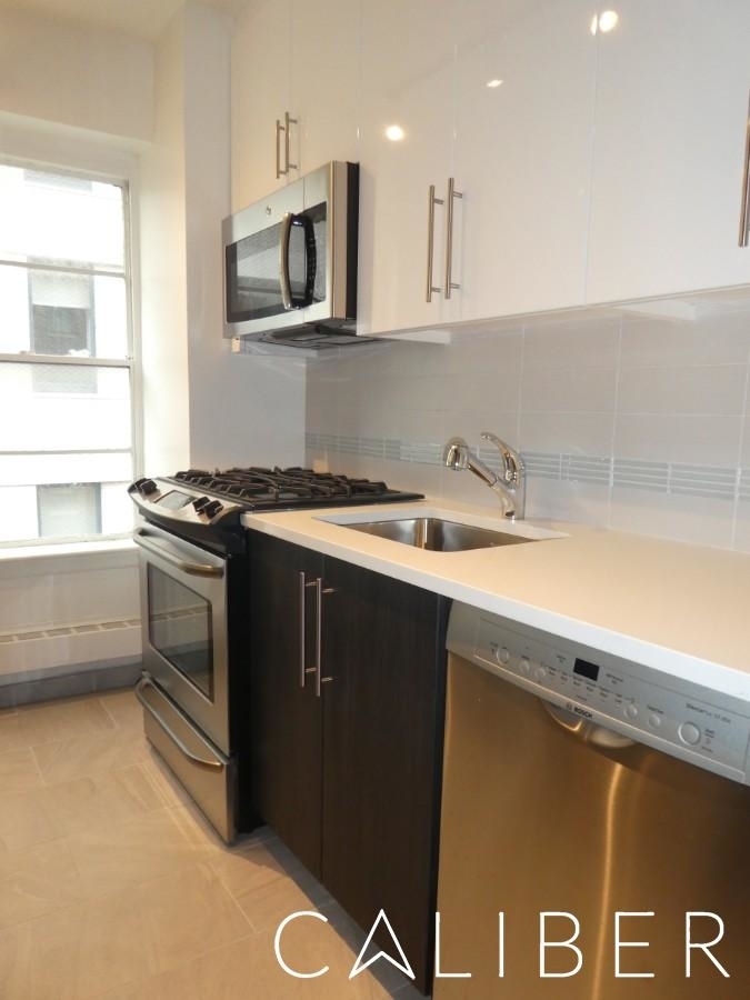 East 51st Street - Photo 7