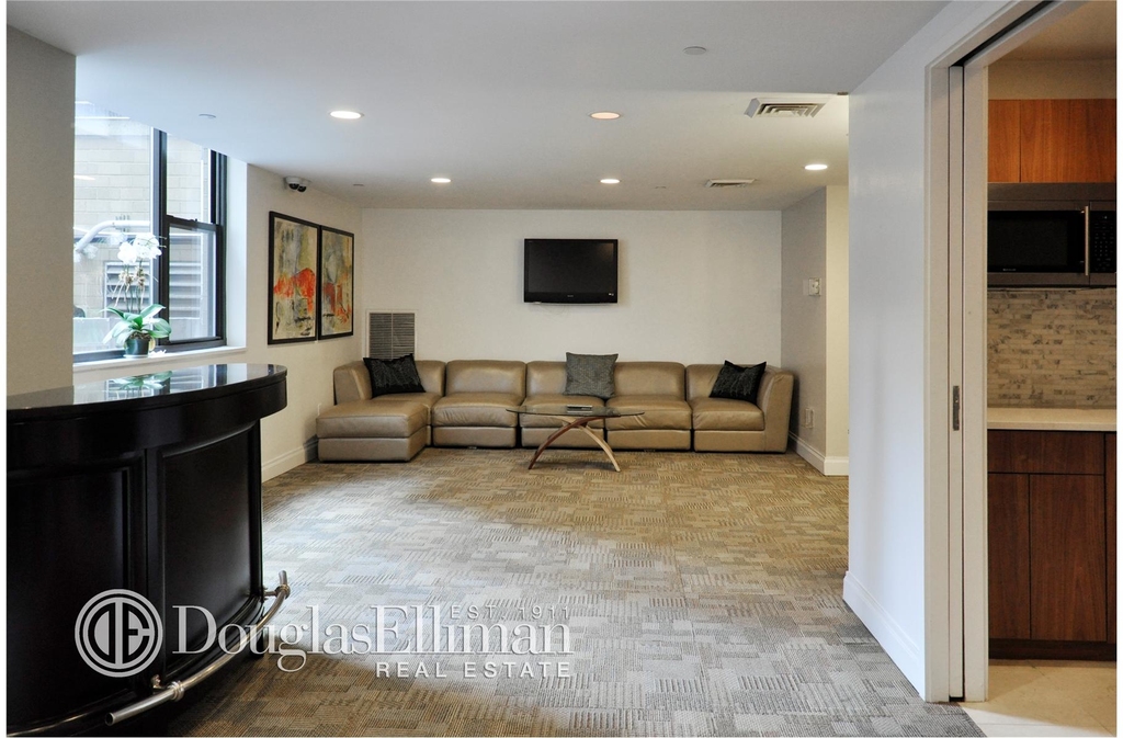 212 East 47th St - Photo 10