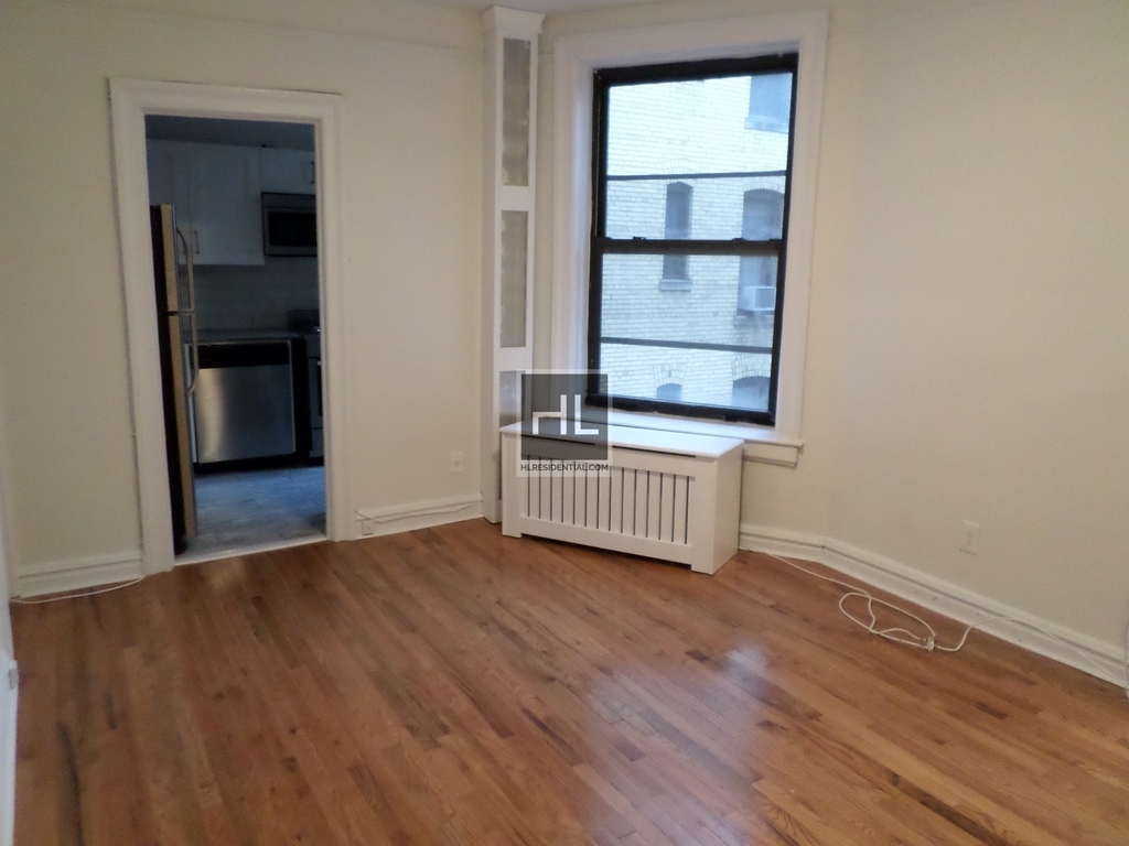 31 Avenue - Photo 2