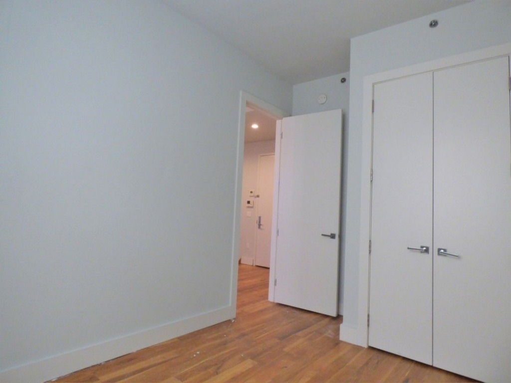 1038 Greene Ave - Photo 5