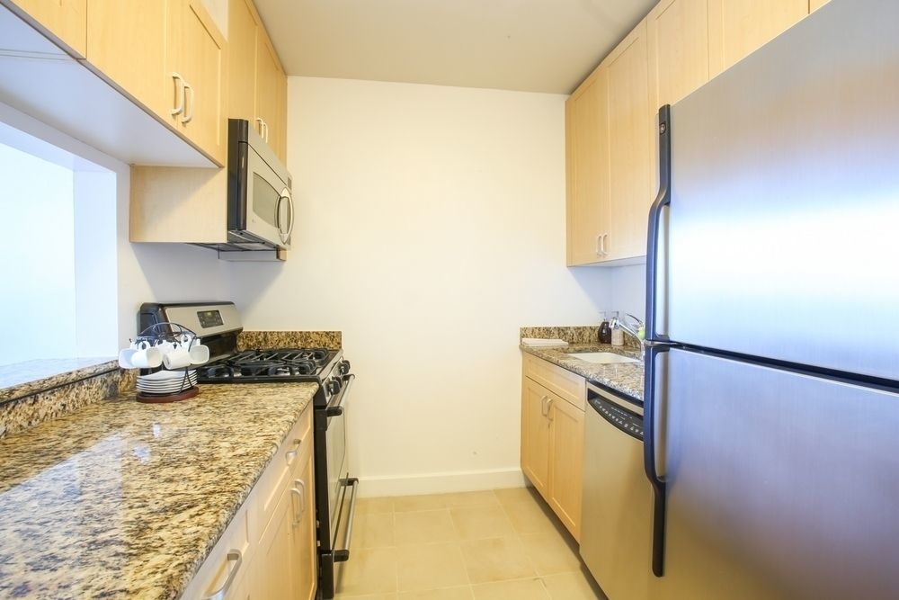 235 West 48th Street - Photo 5