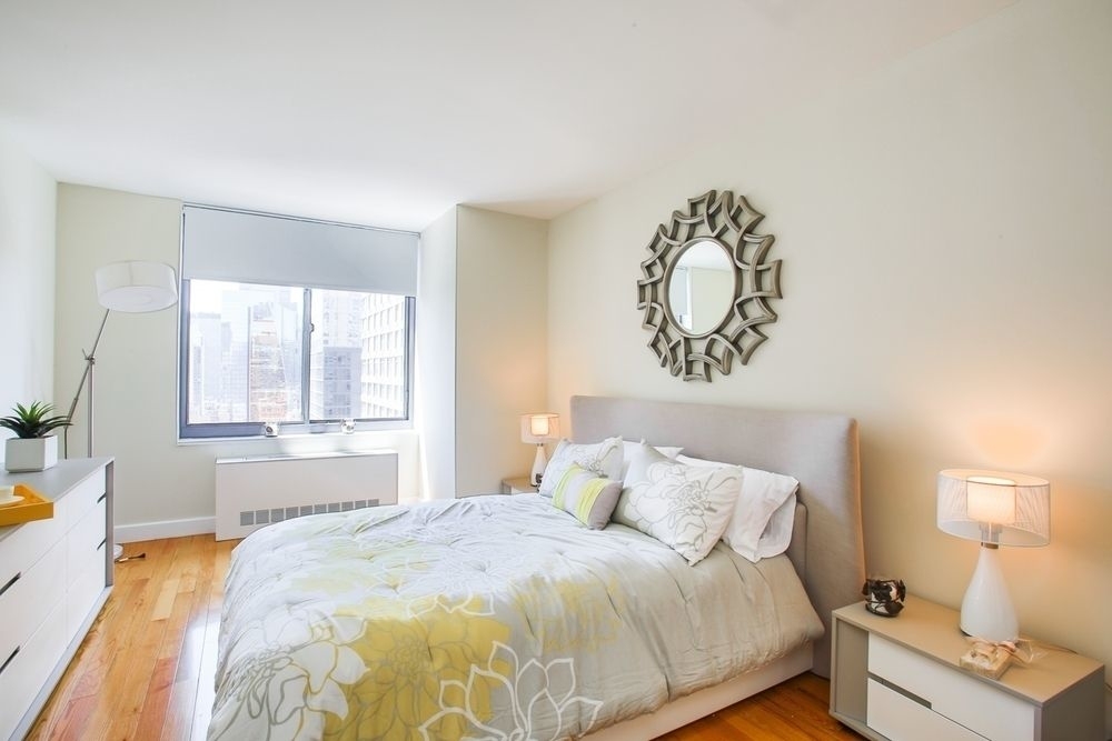 235 West 48th Street - Photo 8