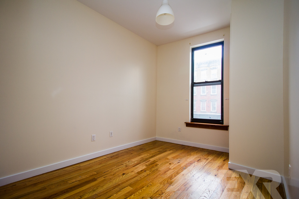 381 Metropolitan Avenue - Photo 4