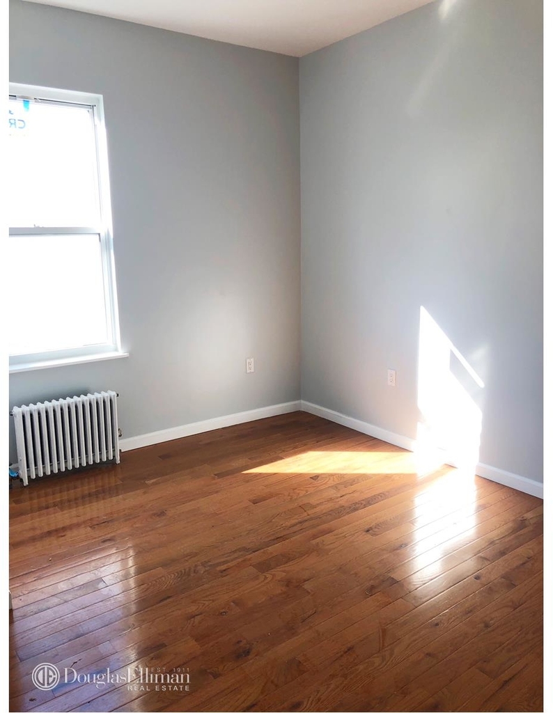 342 East 8th St - Photo 5