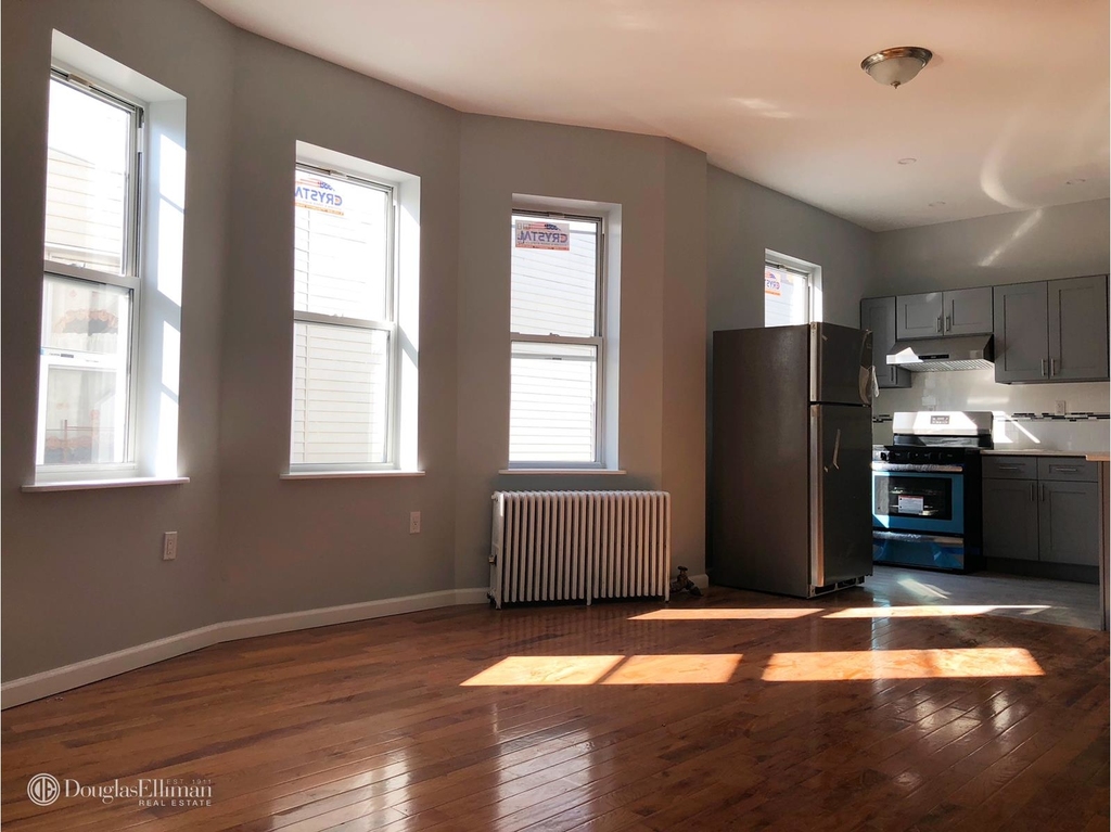 342 East 8th St - Photo 10